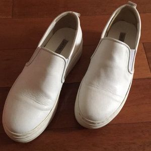 Leather white sneaker